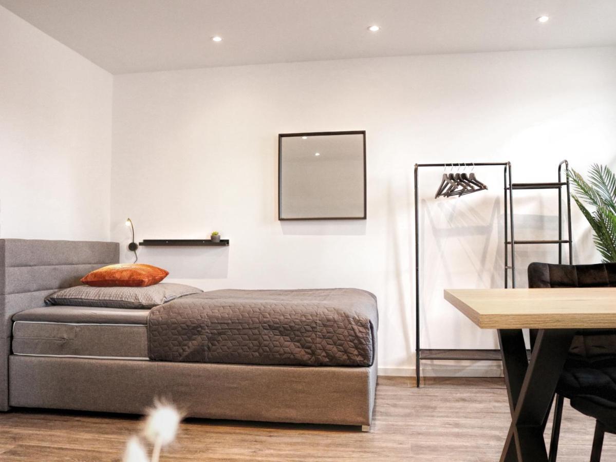 Lightplace • Groessere Gruppen • 4 Einzelzimmer • Boxspring • Smart Tv • Biergarten • Restaurant Braunschweig Dış mekan fotoğraf