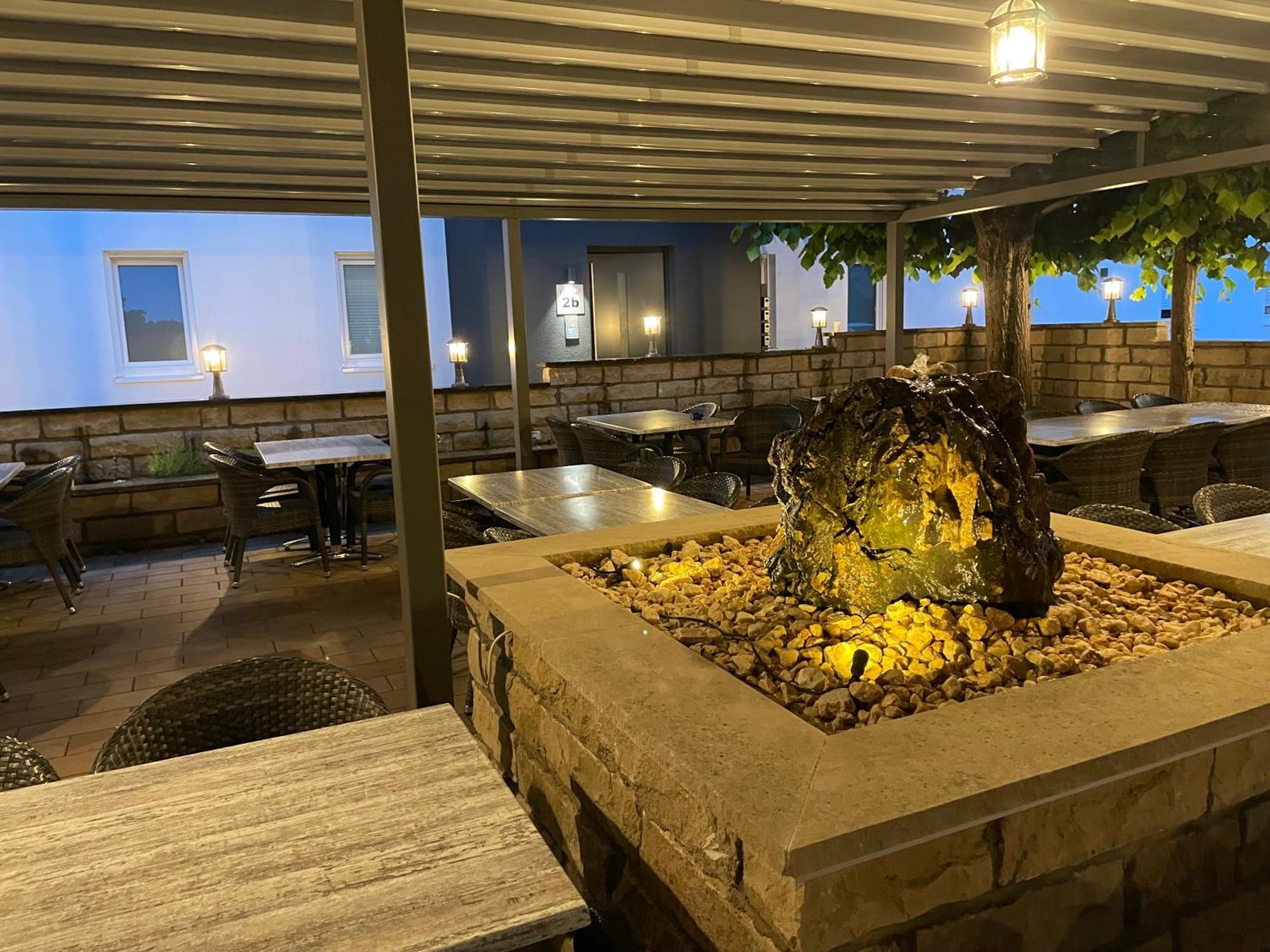 Lightplace • Groessere Gruppen • 4 Einzelzimmer • Boxspring • Smart Tv • Biergarten • Restaurant Braunschweig Dış mekan fotoğraf